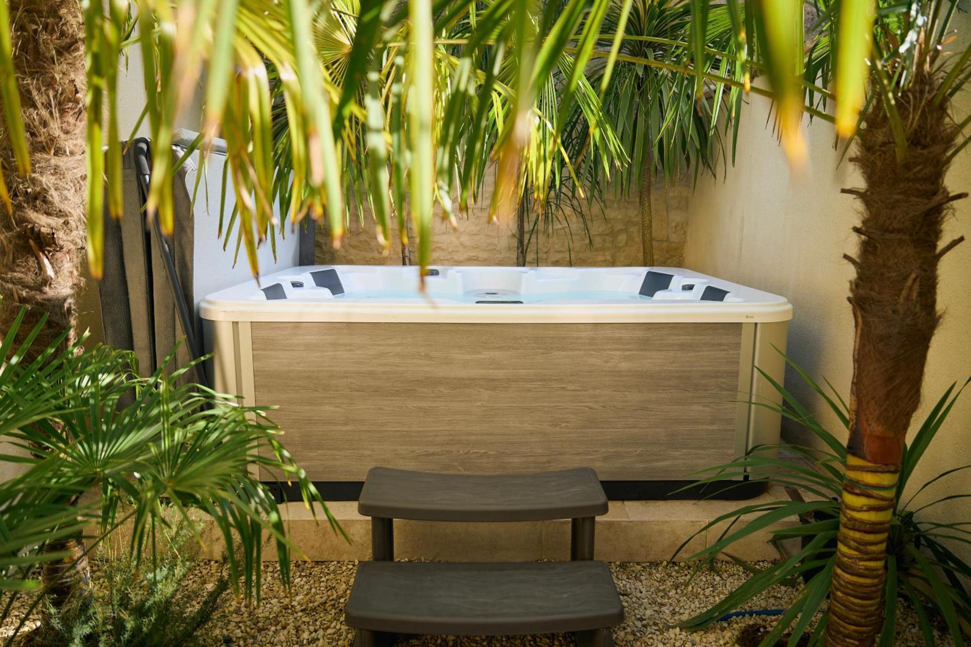 Suite Atypique - Jacuzzi Privatif En Centre Ville De Cognac Exterior photo