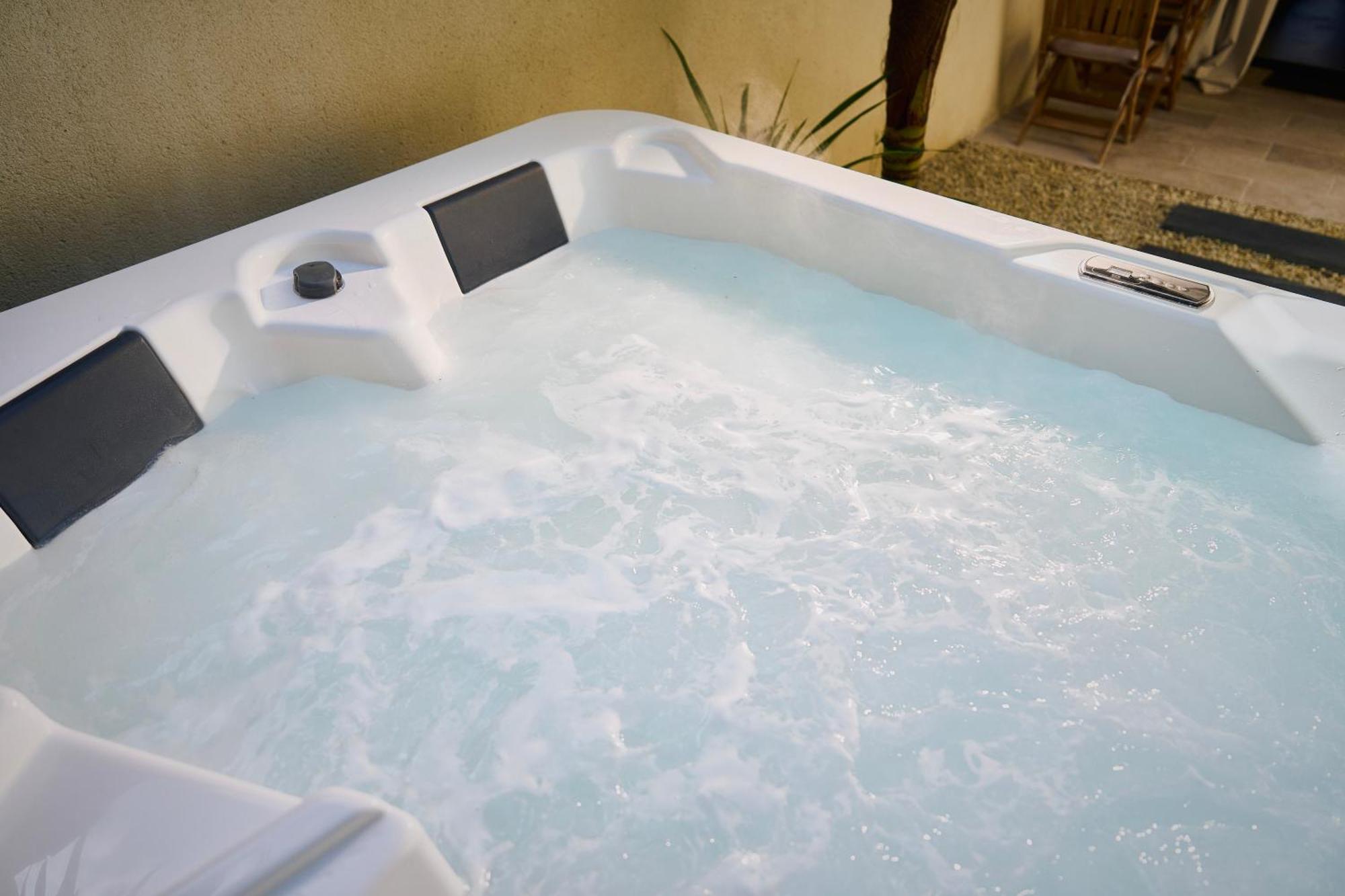 Suite Atypique - Jacuzzi Privatif En Centre Ville De Cognac Exterior photo