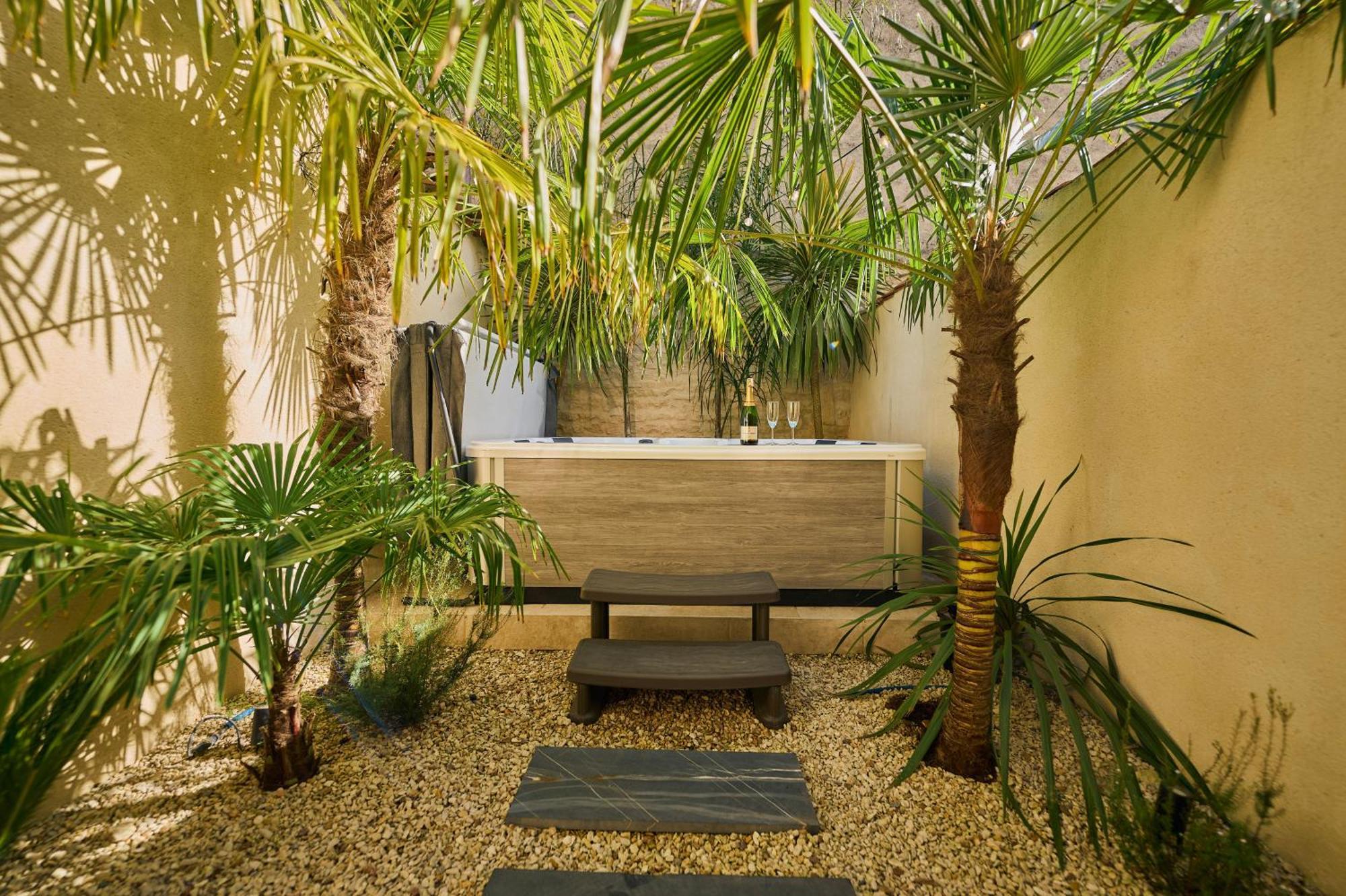 Suite Atypique - Jacuzzi Privatif En Centre Ville De Cognac Exterior photo