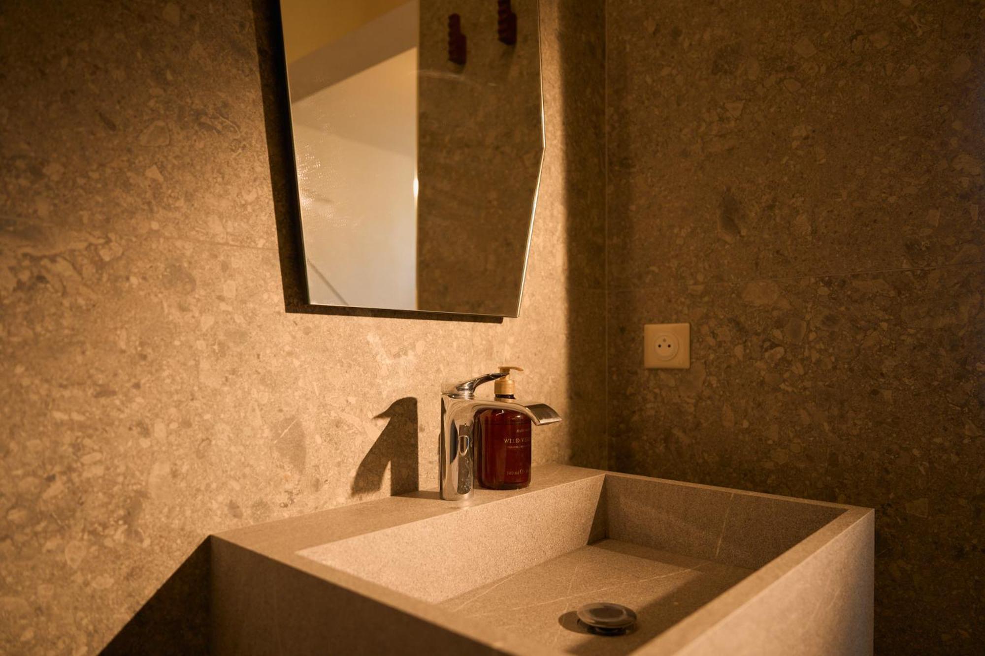 Suite Atypique - Jacuzzi Privatif En Centre Ville De Cognac Exterior photo
